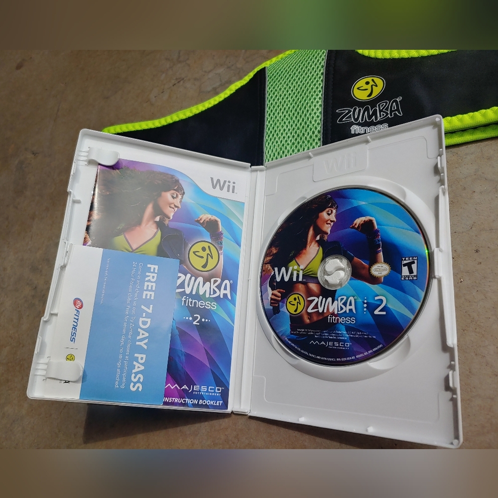 Zumba Fitness 2 2011 Nintendo Wii Game With Wii Workout Belt - Picture 5 of 16